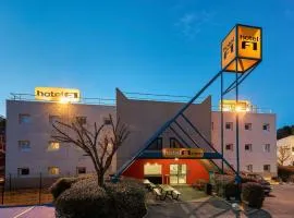 蓬塔利耶F1酒店