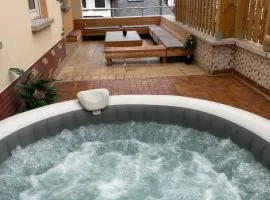 Wellness Haus in Zell, 3 komplette Wohnungen, Moselblick, Sauna, Whirlpool, 3 Balkone, Grill