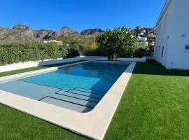 Chalet con Piscina en Gandía