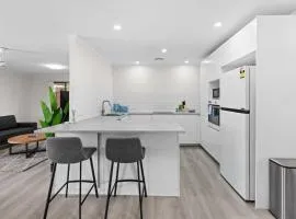 Full AC Home Renovated and Close to Sunnybank and shops