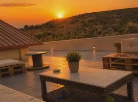 Balcony Bliss Retreat- Family Friendly