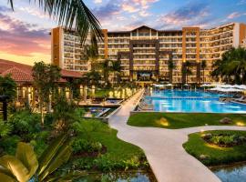 Luxury Beachfront Condo at Krystal Grand Resort - NEWLY REMODELED & NEWLY FURNISHED，位于布塞里亚斯的酒店