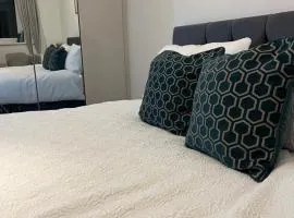 Peaceful Get Away Room In Hilton House