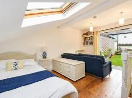 Garden room, central Winchester
