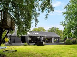 Modern Holiday Home With Hot Tub And Nature，位于比戈的酒店
