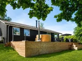 Holiday Idyll At Dejret Klit Hot Tub