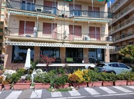 HOTEL GIORDANA，位于洛阿诺的酒店