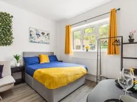 F1 Modern Studio Flat - Prime TV - Parking - WiFi