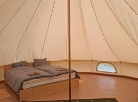 Glamping Tent 1, Cosy Farmhouse，位于斯泰厄的酒店