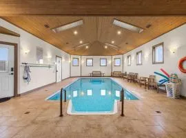 New Glasgow Pool House - Indoor Pool - Sleeps 14