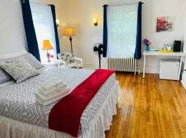 Prime and Precious location The Red House Room2