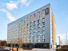 TRIBE Terminal 2 Manchester Airport by Accor，位于霍尔的酒店