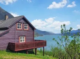Beautiful Home In Vallavik With Kitchen