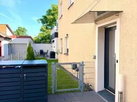 Ferienwohnung mit Garten und Parkplatz mitten in Neumarkt