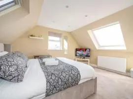RA7C Stylish Loft Stay