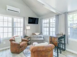 Cozy Tiny Home for 2! Short drive to the Beach!