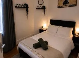 Comfortable 2 Bedroom Flat in Leith