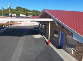 Hillcrest Inn & Suites Ozona，位于奥佐纳的酒店