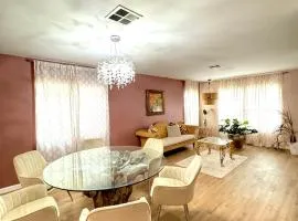 Beautiful 5 BR and 3 BA home with AC and Wifi
