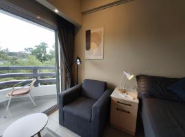 Stylish Studio Condo on the Beach，位于班派克龙菲的酒店