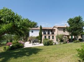 Vigna Sant' Amico Country House，位于莫罗达尔巴的宠物友好酒店