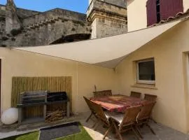 Villa jardin BBQ Piscine enfants Aigues Mortes Intra Muros