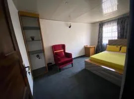 The Pelican 1 solared comfy apartment near JUTH