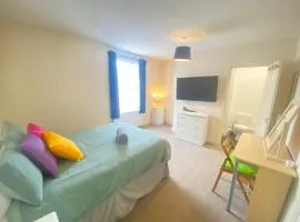 4-5 Bedroom House For Corporate Stays in Kettering