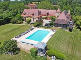 Prop. périgourdine 18 pers. avec piscine privée - FR-1-824-26