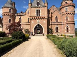 Château de Maulmont，位于圣普斯特布拉法的酒店