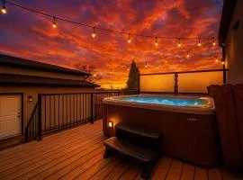 Modern Retreat - Hot Tub - KingBed - AC - Fireplace - Garage