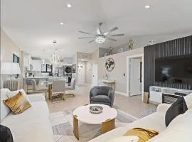 Luxe Corner PGA Cottage Pool Walk to Resort