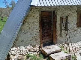Djedova Zemljana kuca