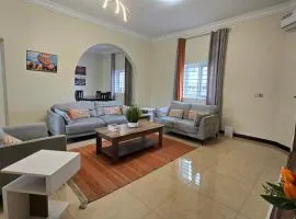 Luxury 2BR Apartment, 3 Baths, 10 Min to Airport