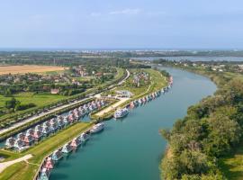 Marina Azzurra Resort，位于利尼亚诺萨比亚多罗的酒店