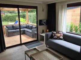 Chalet met Veranda en whirlpool gelegen in NP Drents Friese Wold, camping met zwembad 71