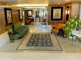 MUZE Hotel Dusseldorf - Handwritten Collection