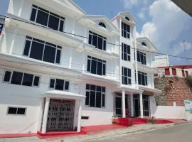 Hotel Gaurav Palace，位于Tehri的酒店
