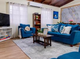 3-Bedroom Home Access to EMR & Priority Bus Route，位于Arima的酒店
