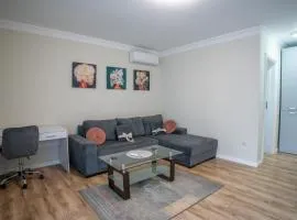 Barrique 33 - Breakfast delivered & Minibar - Mall Area