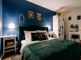 Magiczny Salonik Harrego - Magical Old Town Apartment