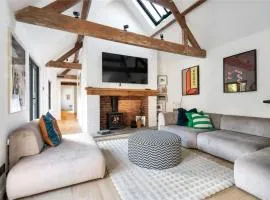 5 bedroom barn conversion with garden parking near Stamford