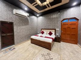 Hotel Shreeji Palace - Ayodhya，位于Ayodhya的酒店
