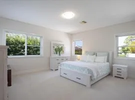 Luxury Room & Large House Caringbah South