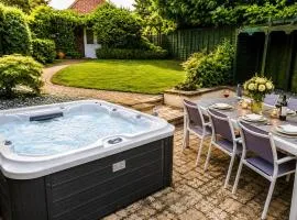 Lilac Cottage -Sleeps 6 -HOT TUB