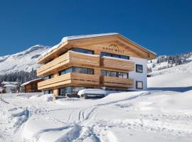 Chalet Hohe Welt - luxury apartments，位于莱赫阿尔贝格的酒店