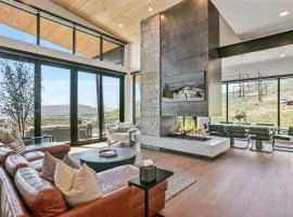 1868 W SkyRidge Drive 4 Bedroom Home with Hot Tub