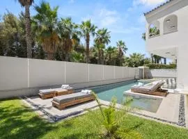 Luxury Villa with Pool, BBQ & Garden in Vouliagmeni