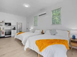 Garage Studio King and Queen with Private Patio