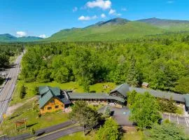 阿迪朗达克云杉山林小屋